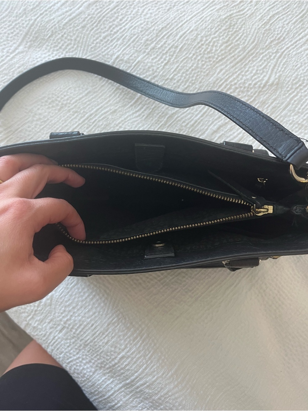Kate Spade Black Perforated Leather handle bag with Gold Hardware shoulder strap - Picture 4 of 6